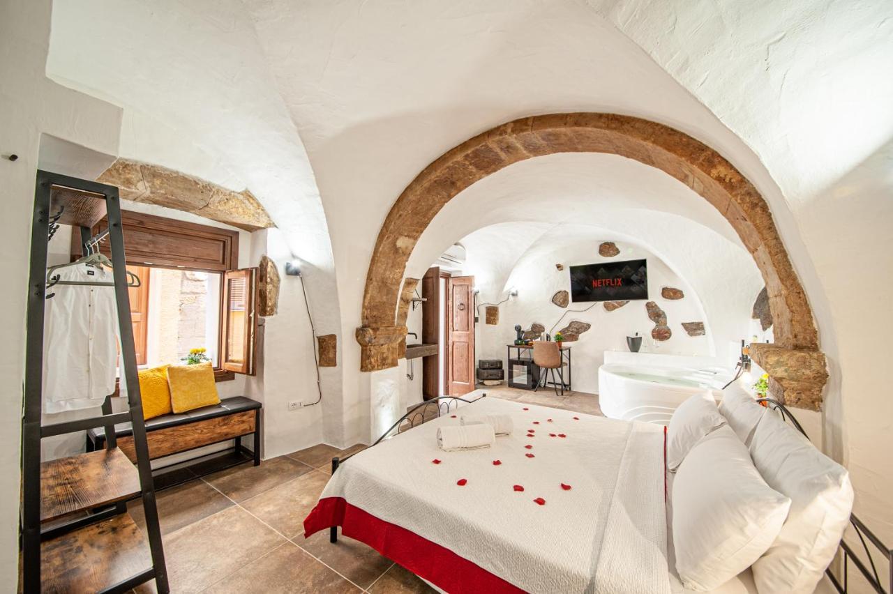 Romantic Loft With Jacuzzi In The Castle Castelsardo Eksteriør bilde