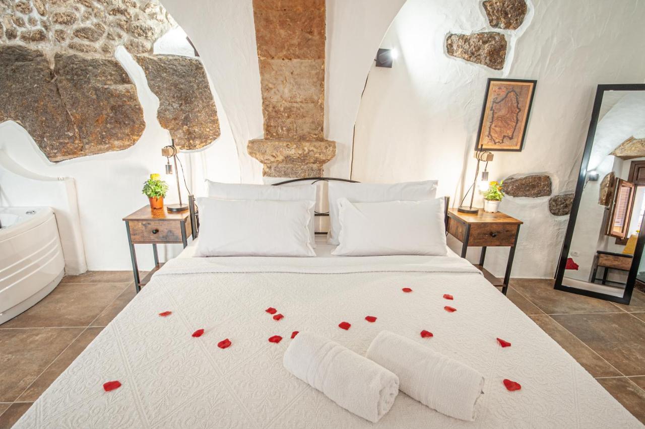 Romantic Loft With Jacuzzi In The Castle Castelsardo Eksteriør bilde