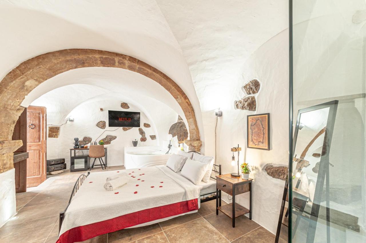 Romantic Loft With Jacuzzi In The Castle Castelsardo Eksteriør bilde